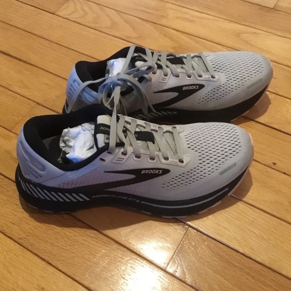 Brooks Women's Adrenaline GTS 22 Supportive Running Shoe - size 8 - Picture 2 of 3